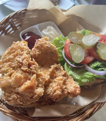 Qulture Lounge & cafe food